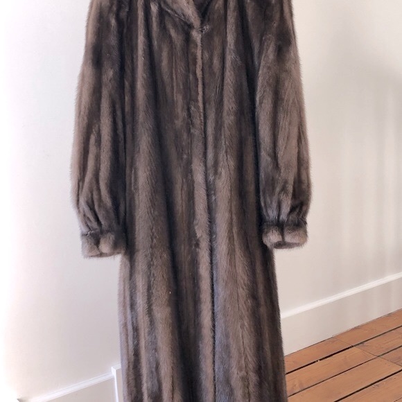 Majestic Genuine male Mink Coat size 12/14 (estimate) see measurements - Picture 9 of 11